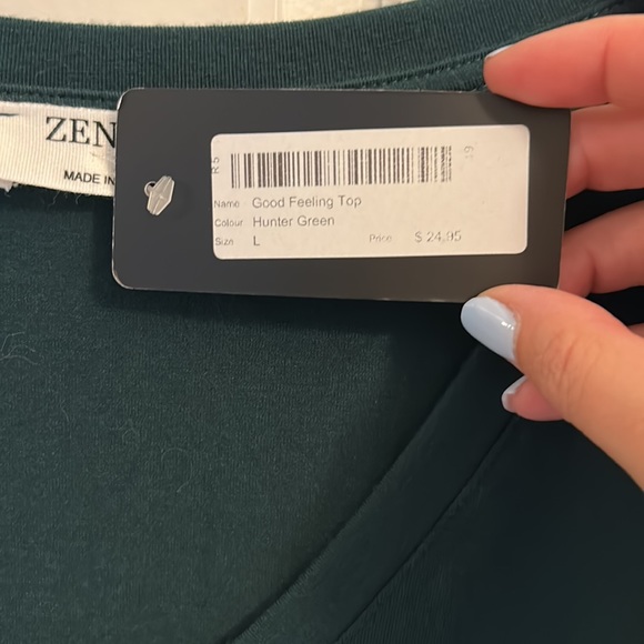 Zenana Short Sleeve V-neck tee NWT - Picture 7 of 7